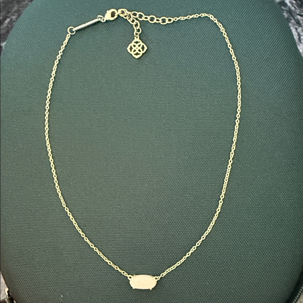 Kendra Scott Gold Oval Pendant Necklace